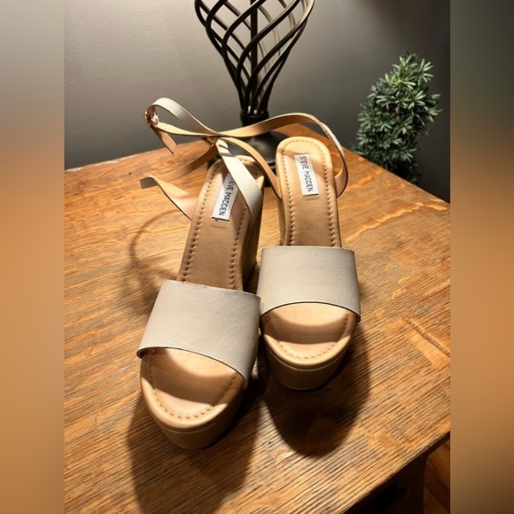 Steve Madden Wedge Heels.  10M. Leather Upper  NWT